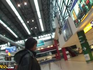 Голая на улице порно видео