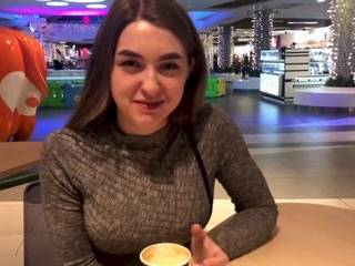 Брат кончил сестре на лицо
