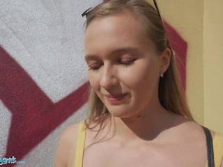 Кончил на лицо брюнетке